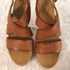 Kork-Ease tan strappy sandals. Comfortable. SIZE 9M